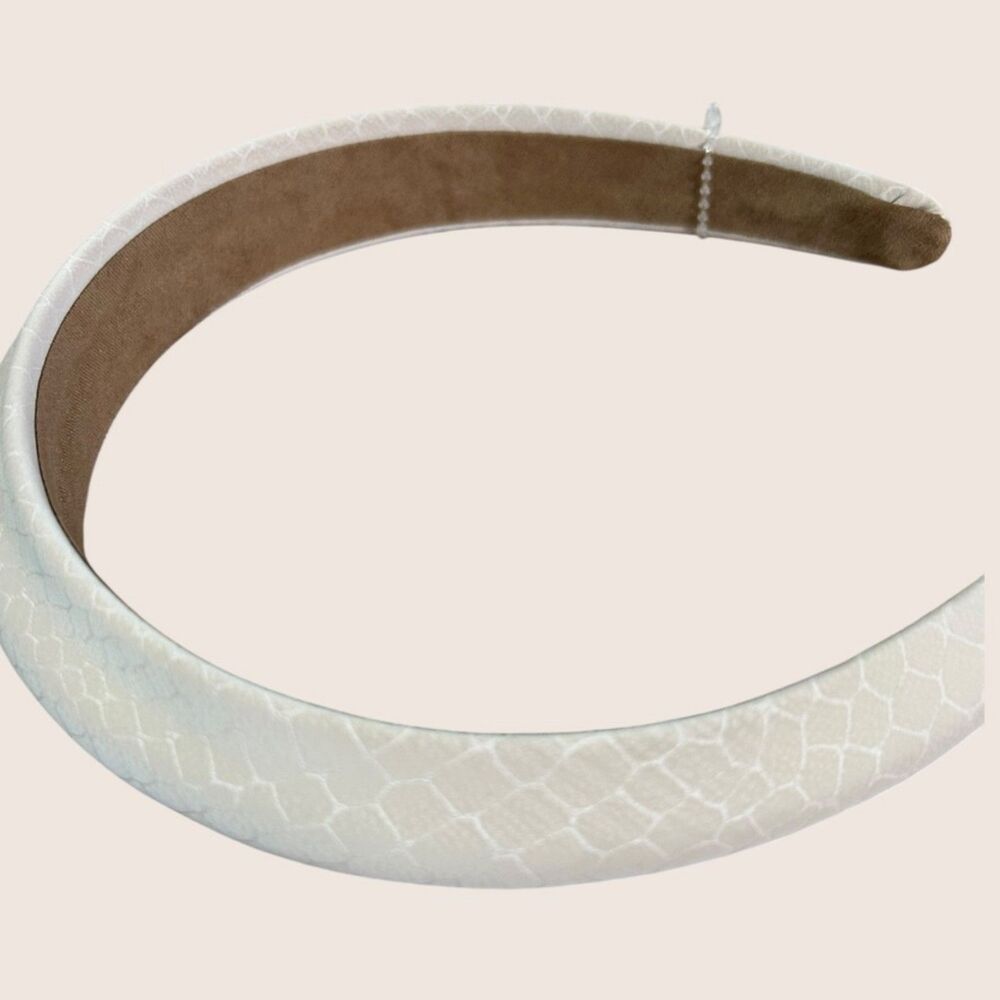 🩷 ANTHRO PUFFY FAUX SUEDE EFFECT SNAKE SKIN PRINT CREAM NWT